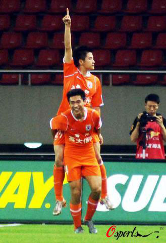 Striker sets record as Luneng return to top