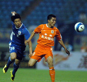 Shandong Luneng beat Shanghai Shenghua 2-1