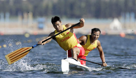 Olympic canoeing champion saves drowning man