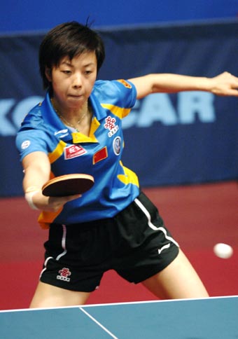 Chinese paddlers advance at table tennis worlds