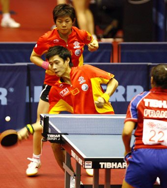 Chinese paddlers advance at table tennis worlds