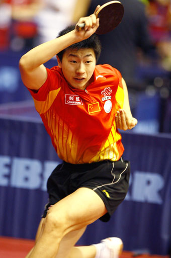 Chinese paddlers advance at table tennis worlds