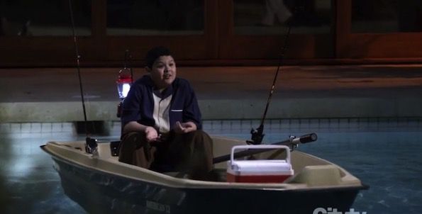 《摩登家庭》S2E24：“收工”用英语怎么说？