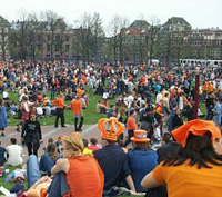 April: Queen's Day in Holland（荷兰女王节）