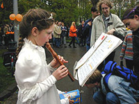 April: Queen's Day in Holland（荷兰女王节）