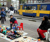 April: Queen's Day in Holland（荷兰女王节）