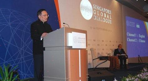 唐家璇在首届“新加坡全球对话”会议上讲话