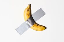 被粘在墙上后，一根香蕉卖出了12万美元，而且还被吃掉了！