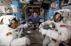 首次全女性太空行走取消 竟因航天服“不合身”