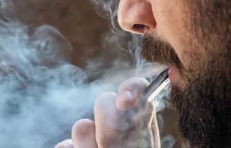 美国疾控中心证实:美国青少年正在用电子烟吸大麻