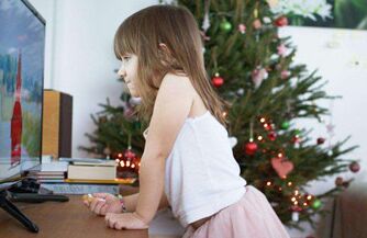 2岁宝宝看电视过多或导致成长过程中体质差