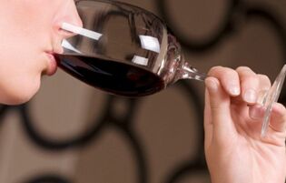 研究发现 每晚喝杯葡萄酒可延年益寿