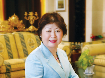 2006中国新首富：“造纸女王”张茵 China's Richest Woman: Fro