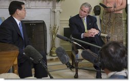 President Bush Welcomes President Nguyen Minh Triet of Vietn