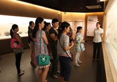 参观博物馆 Visiting the Museum